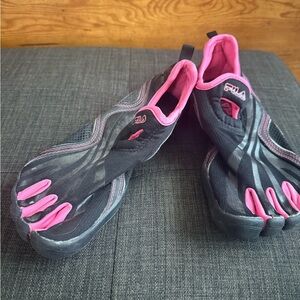 Fila Black and Pink Athletic Shoes with Breathable Design